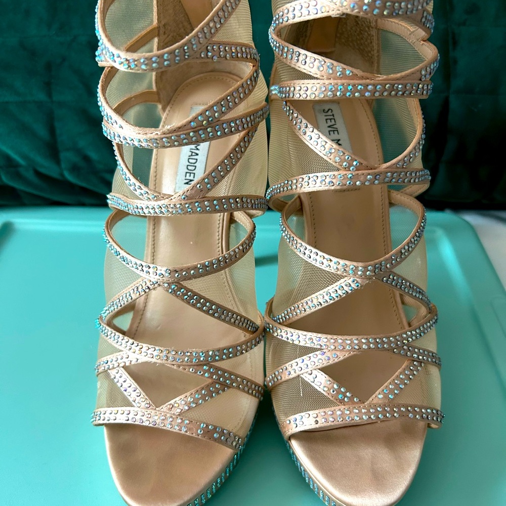 Steve Madden Dame peep toe bling heels!